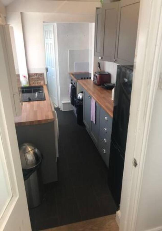 4 Bedroom House For Corporate Stays In เคทเทอริง ภายนอก รูปภาพ
